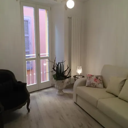 Dimora Del Vicolo Giglio Apartamento Cernobbio